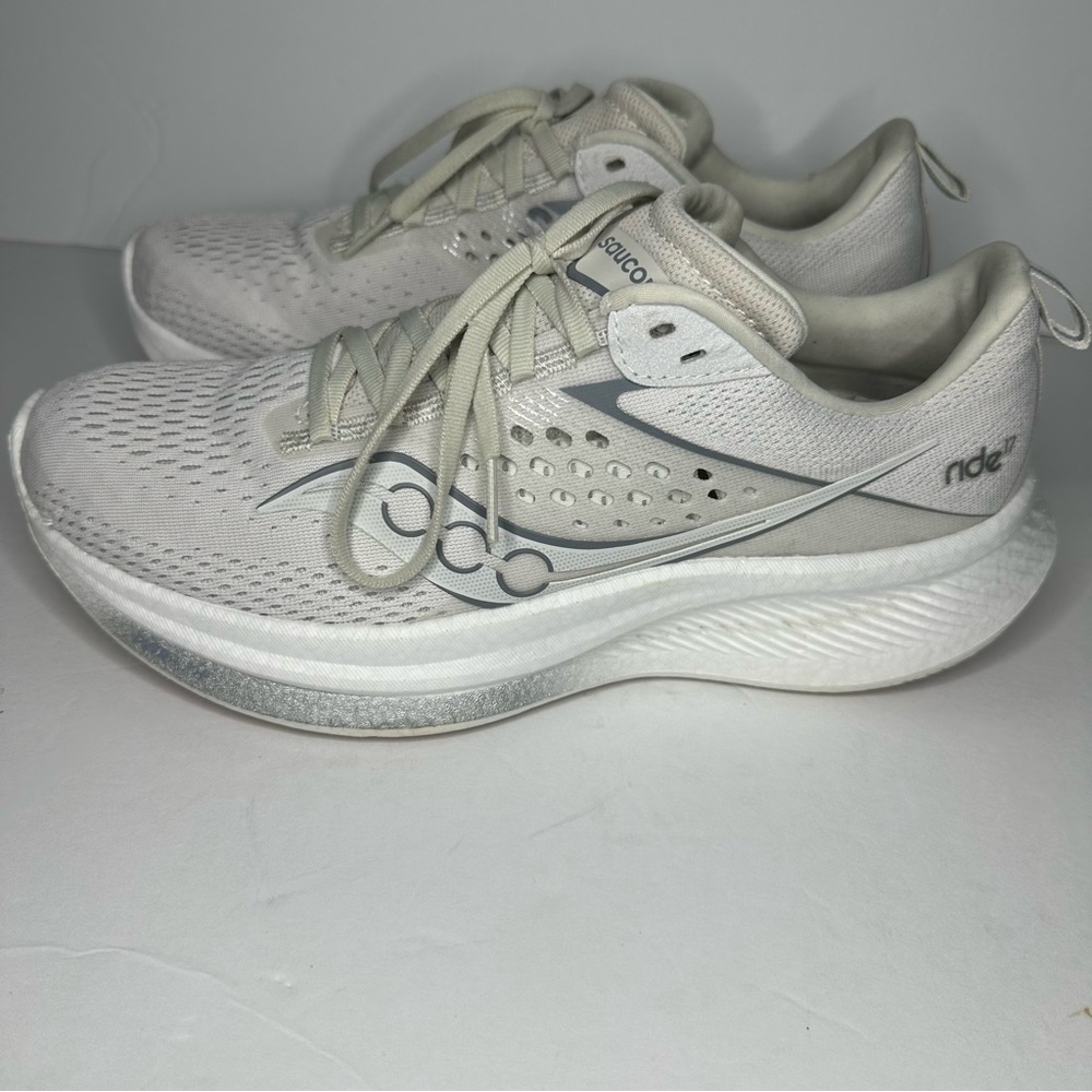 Saucony Ride 17 Women’s Running Shoes Size 10 in Pearl/Gum